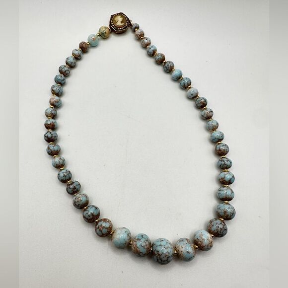 16" Vintage Revived ceramic and gold tone accent beaded necklace w/ cameo clasp! - Picture 11 of 14